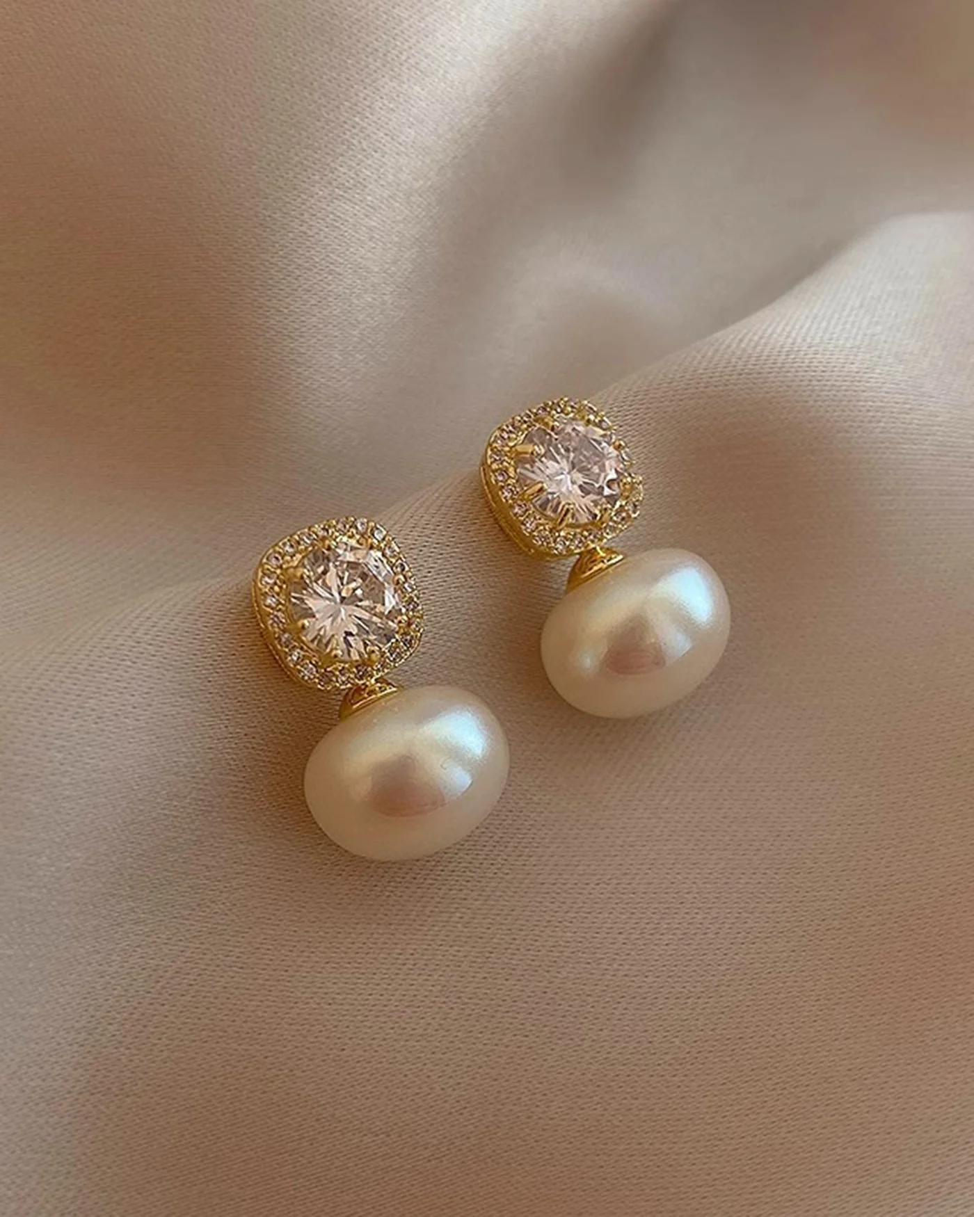 Off White Earrings - Image 2