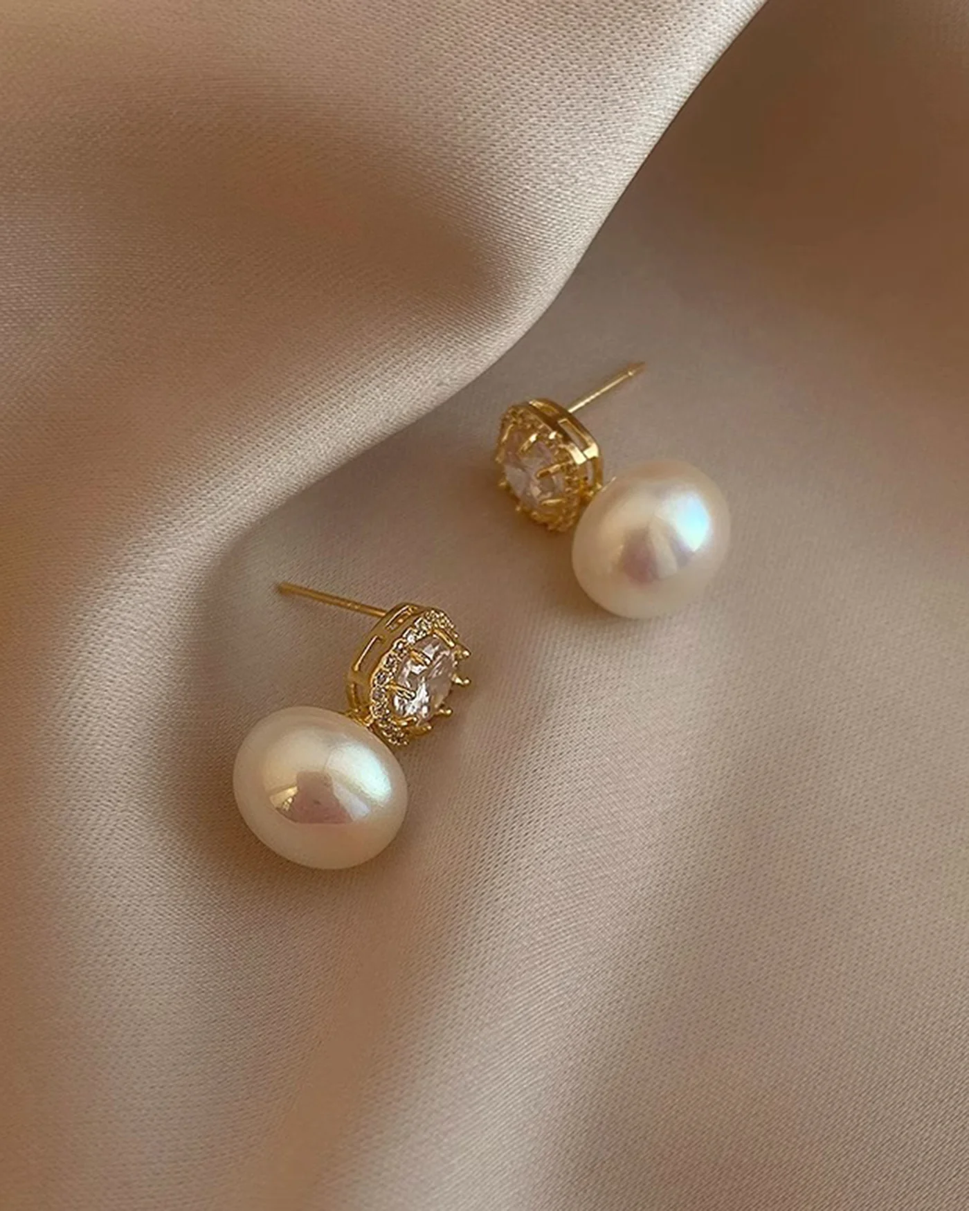 Off White Earrings - Image 3
