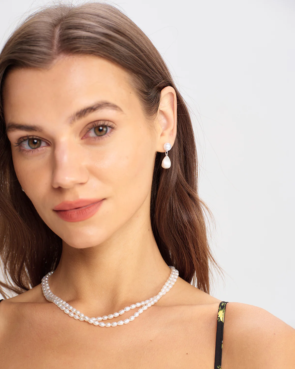Silver Pearl Metal Earrings - Image 2