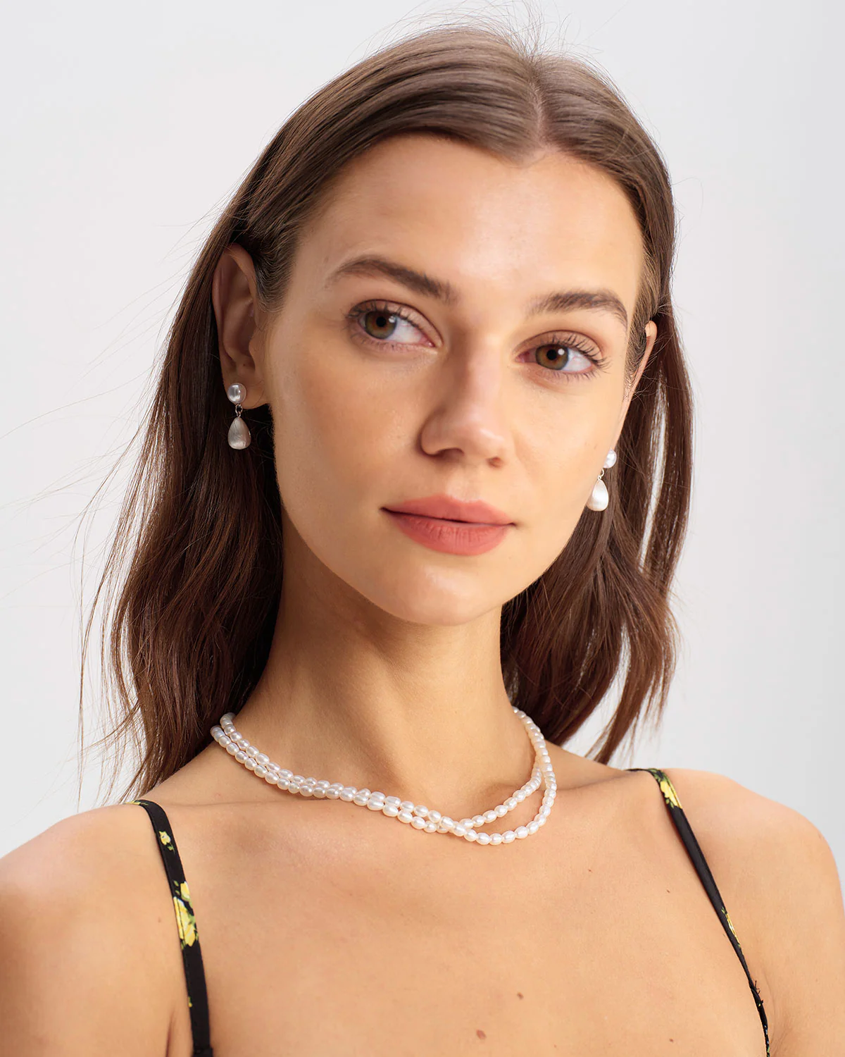 Silver Pearl Metal Earrings - Image 3