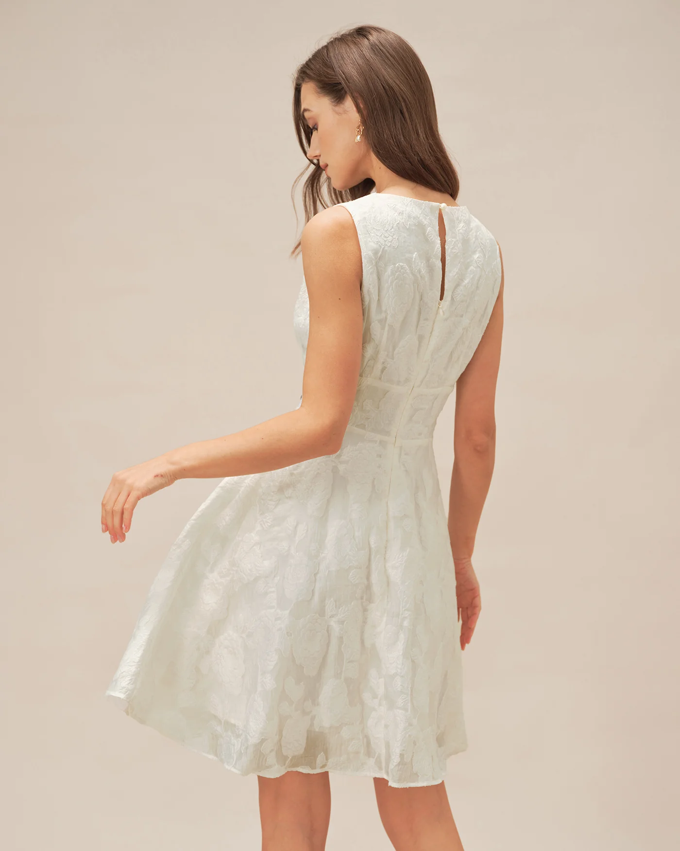 White Round Neck Jacquard Mini Dress - Image 4